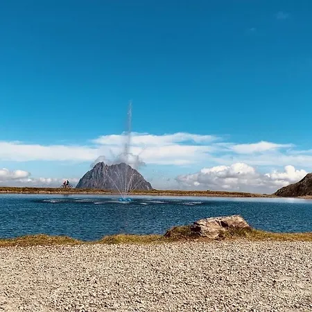 With 1 Bedroom Rosenthal